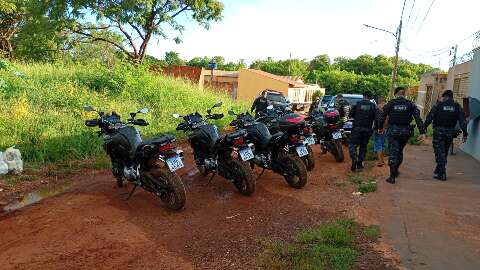 Trio tentava roubar casa de guarda civil quando foi flagrado atirando