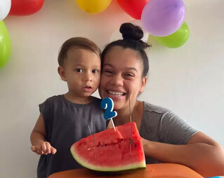 No lugar do bolo cheio de a&ccedil;&uacute;car, parab&eacute;ns de Rafael foi com melancia