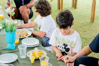 No lugar do bolo cheio de a&ccedil;&uacute;car, parab&eacute;ns de Rafael foi com melancia