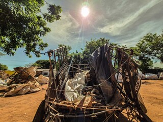 Nascido do “lixo”, bairro aprendeu a reciclar mais do que resíduos Nascido do “lixo”, bairro aprendeu a reciclar mais do que resíduos