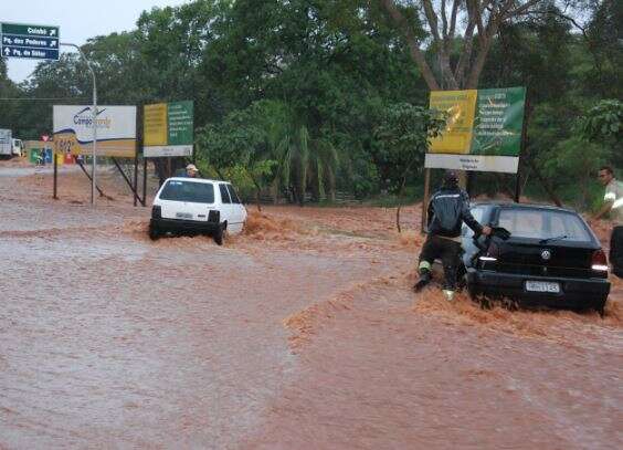 Campo Grande est&aacute; entre cidades com mais alertas e desastres clim&aacute;ticos em 2025