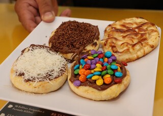 Renata era aluna de Jo&atilde;o e hoje casal vende 2,5 mil esfirras por dia 