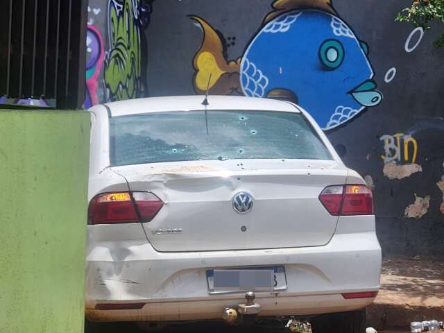 Condutor de carro crivado a bala tentava atropelar pedestres na Vila Nh&aacute;nh&aacute;