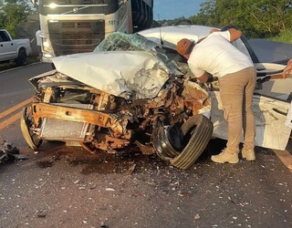 Acidente entre picape e caminh&atilde;o deixa um morto na MS-497