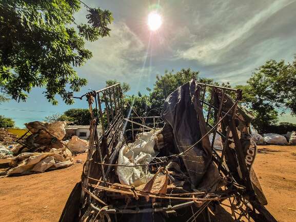 Nascido do &ldquo;lixo&rdquo;, bairro aprendeu a reciclar mais do que res&iacute;duos
