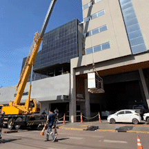Vai passar pelo Centro? Guindaste interdita parte do tr&acirc;nsito na Cal&oacute;geras
