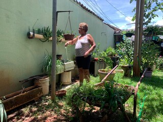 Atr&aacute;s do port&atilde;o, Doraci guarda "quintal secreto" at&eacute; com p&eacute; de caju 