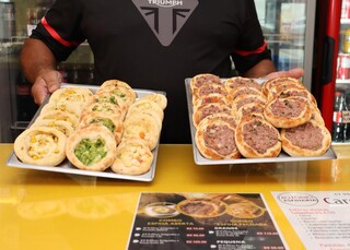 Renata era aluna de Jo&atilde;o e hoje casal vende 2,5 mil esfirras por dia 