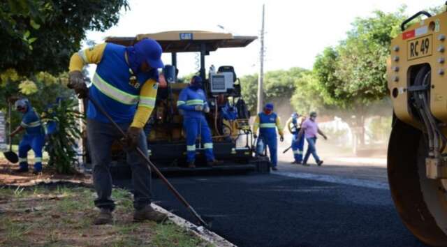 Prefeitura firma contrato de R$ 11 milh&otilde;es para asfaltar ruas em 2 regi&otilde;es