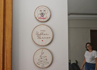 Ap&oacute;s viver enchentes no RS, s&oacute; o bordado salvou controladora de voo