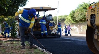 Prefeitura firma contrato de R$ 11 milh&otilde;es para asfaltar ruas em 2 regi&otilde;es