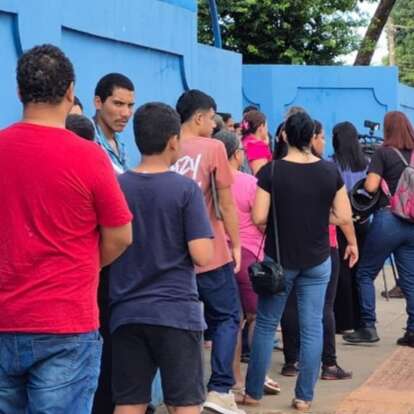 Trabalhadores chegam na noite anterior para garantir senha em sele&ccedil;&atilde;o do Primt