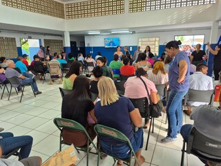 Trabalhadores chegam na noite anterior para garantir senha em sele&ccedil;&atilde;o do Primt