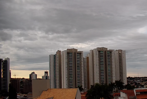 Semana come&ccedil;a com c&eacute;u nublado e risco de temporais em MS