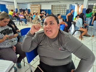 Trabalhadores chegam na noite anterior para garantir senha em sele&ccedil;&atilde;o do Primt