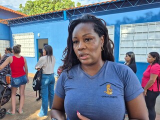 Trabalhadores chegam na noite anterior para garantir senha em sele&ccedil;&atilde;o do Primt