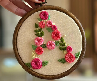 Ap&oacute;s viver enchentes no RS, s&oacute; o bordado salvou controladora de voo