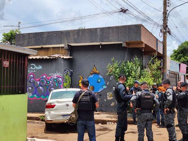 Carro crivado a bala estava com pai e filho que tentavam comprar coca&iacute;na