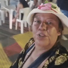 Florista &eacute; atingida por estilha&ccedil;os de bomba da PM e pode perder a vis&atilde;o