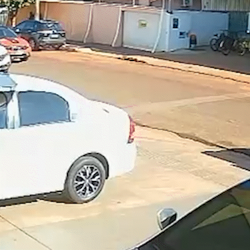 Vendedor se masturba dentro de carro, persegue jovem e &eacute; preso horas depois