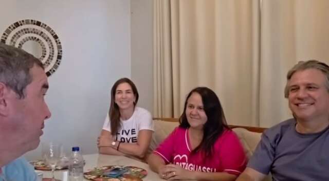 De volta, Riedel cruza o Estado de carro e &eacute; recebido com bolo