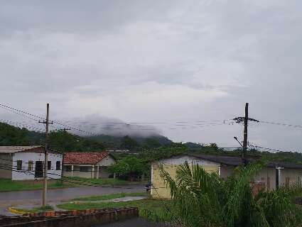 Chuva atinge Corumb&aacute; e alerta de temporais vale para 71 munic&iacute;pios de MS