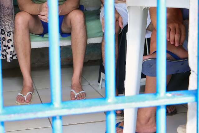 Centro de triagem tem rachaduras, infiltra&ccedil;&otilde;es e 191 presos onde caberiam 86