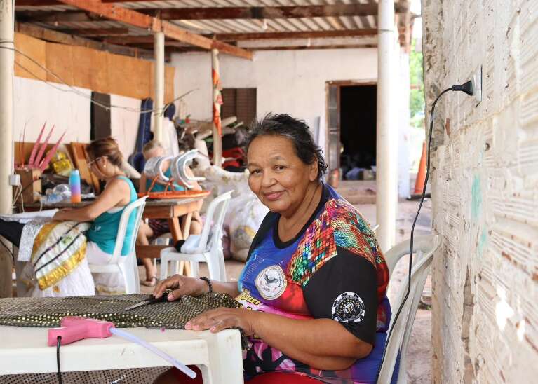 Catedráticos do Samba aposta no flashback para levantar a avenida