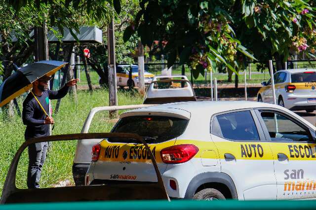 Terror dos exames do Detran, baliza &eacute; substitu&iacute;da por estacionar durante trajeto