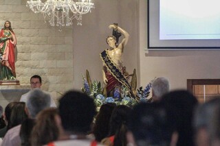 Fi&eacute;is lotam missa no dia de santo protetor contra doen&ccedil;as e tempestades