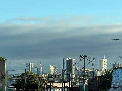 Ter&ccedil;a-feira tem alerta de temporal para 10 cidades e calor de 35 &deg;C