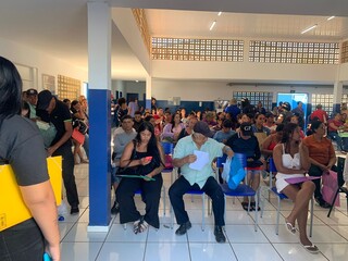 Em busca de emprego, trabalhadores lotam Cras pelo 2&ordm; dia consecutivo