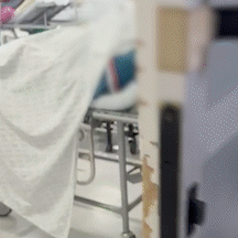 Caos por falta de anestesistas deixa pacientes empilhados em macas na Santa Casa