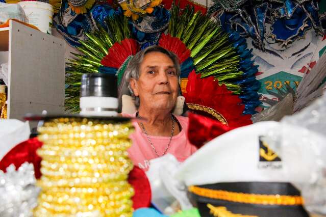 &Aacute;guas de Oxal&aacute;, Iemanj&aacute; e Oxum inspiram fantasias da Deixa Falar 