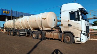 Apreensão de carga de nafta resulta em operação da PF na fronteira Apreensão de carga de nafta resulta em operação da PF na fronteira