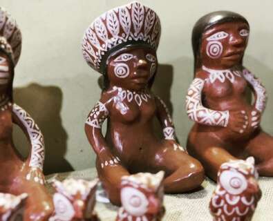 Associa&ccedil;&atilde;o de Artes&atilde;os Ind&iacute;genas promove oficina de cer&acirc;mica Terena