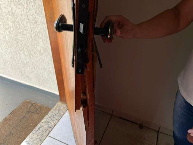 Preso assaltante que amea&ccedil;ou e trancou m&atilde;e e filha em quarto 