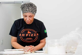 Romilda maquiou famosos na Globo e apostou tudo para ser pizzaiola Romilda maquiou famosos na Globo e apostou tudo para ser pizzaiola