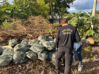 Casal &eacute; preso por descartar caixas d&rsquo;&aacute;gua de amianto em terreno