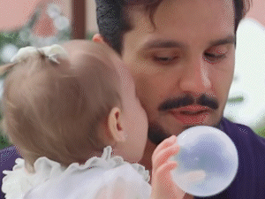 Luan Santana celebra 1&ordm; ano da filha sem mostrar rosto dela nas redes