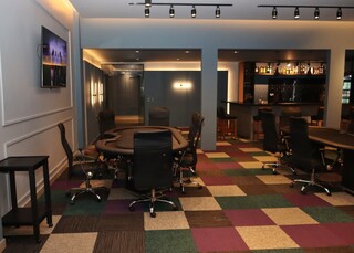 Novo empreendimento reúne sport bar, poker e lan house em espaço inovador Novo empreendimento reúne sport bar, poker e lan house em espaço inovador