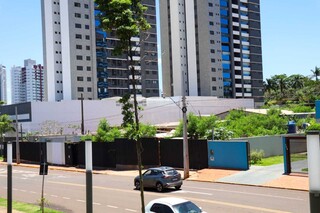 Prédio de nove andares será construído em frente ao Comper Itanhangá Prédio de nove andares será construído em frente ao Comper Itanhangá