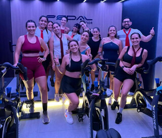 Amor por RBD virou aula de pedal tem&aacute;tica com direito a figurino e hits
