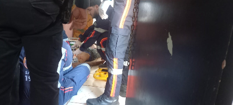 Rapaz &eacute; baleado na cabe&ccedil;a dentro de apartamento e fica em estado grave