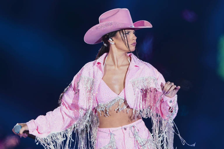 Ana Castela leva picada de marimbondo e tem febre por 2 dias