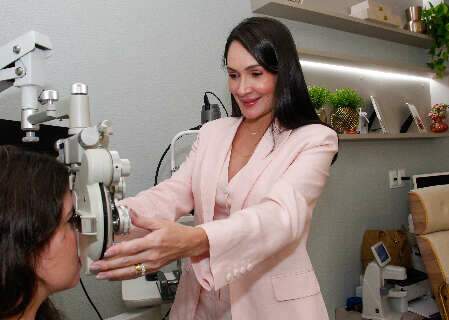 Adeus aos &oacute;culos: m&eacute;dica explica mitos e verdades sobre cirurgias refrativas