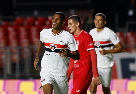 S&atilde;o Paulo domina Ibrachina e confirma presen&ccedil;a na final da Copinha