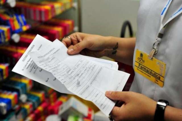 Enfermeiros passam a prescrever medicamentos, mas m&eacute;dicos apontam para riscos