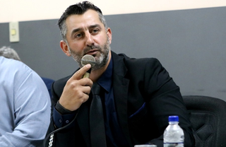 Câmara adia votação de reajuste de 34% para salário de prefeito Câmara adia votação de reajuste de 34% para salário de prefeito