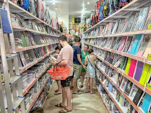 Centro &eacute; o local preferido de 56% para comprar material escolar